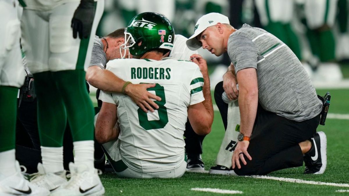 Rodgers le dio el triunfo a los Jets? El veterano QB reaparece y lanza el  balón