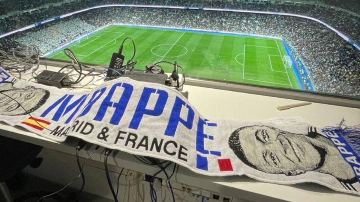 Bufandas, banderas, camisetas La fiebre de Mbappé ya ha llegado al  Santiago Bernabéu