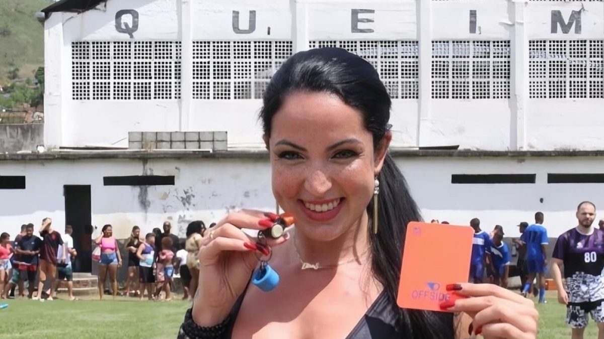 Elisa Sanches abandona el cine para adultos para convertirse en árbitra de  futbol