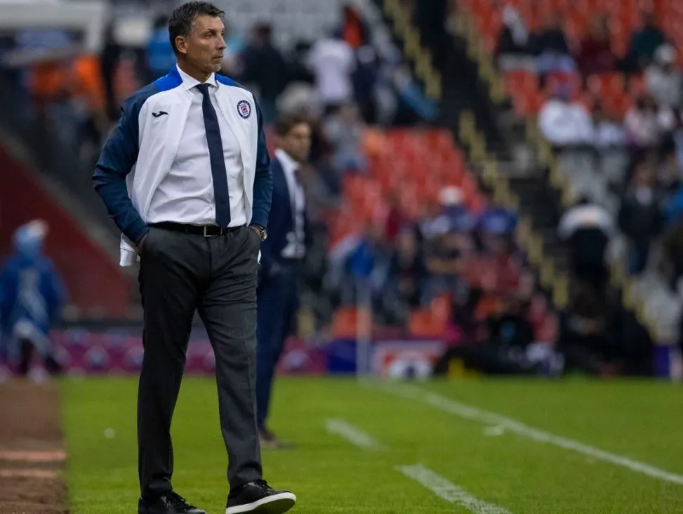 MIGUEL PONTÓN Siboldi sigue las acciones de sus pupilos