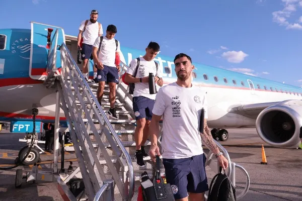 TWITTER @Albirroja Paraguay arribando a Argentina