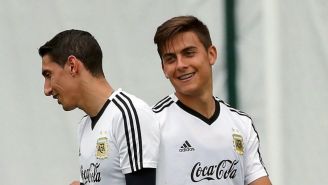 Dybala en compañía de Di María en la concentración de Argentina