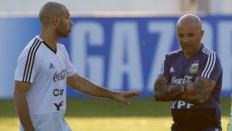 Mascherano y Sampaoli durante un entrenamiento