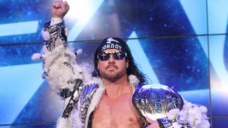 Johnny Impact hace su entrada en Impact Wrestling