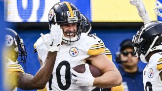 TJ Watt celebra la intercepción que cambió el juego