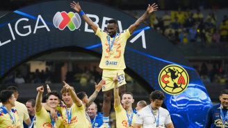 Julián Quiñones se despidió de sus compañeros durante las celebraciones de América