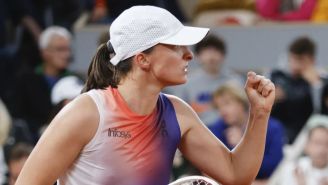 Swiatek venció a Osaka y avanza en Roland Garros