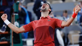 Novak Djokovic sufre ante Lorenzo Musetti pero avanza en Roland Garros