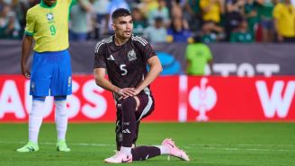 Johan Vásquez se vuelve viral por jugar con un supuesto jersey 'pirata' ante Brasil