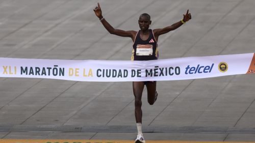 Edwin Kiptoo, de Kenia, gana el Maratón de la Ciudad de México 2024 