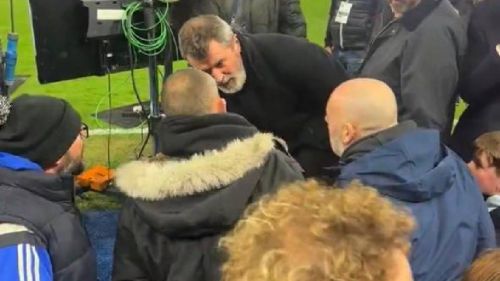 Roy Keane, histórico jugador del Manchester United, se encara con aficionado de Ipswich