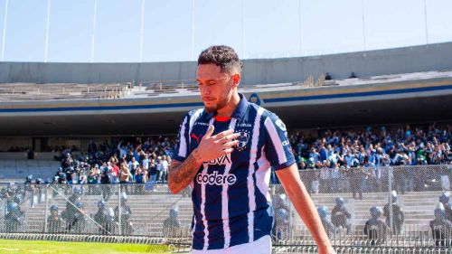 Lucas Ocampos recibe ovación al llegar al Estadio BBVA 