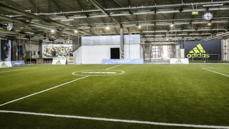 si voltereta Optimista Adidas presenta 'The Base', el primer centro urbano de futbol