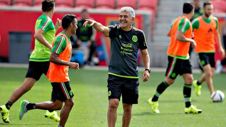 Tuca Ferretti en un entrenamiento con el Tri