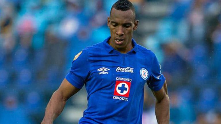 Perea, en un partido con Cruz Azul