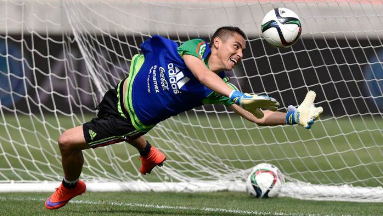 Aguilar, durante una práctica de la Selección Mexicana