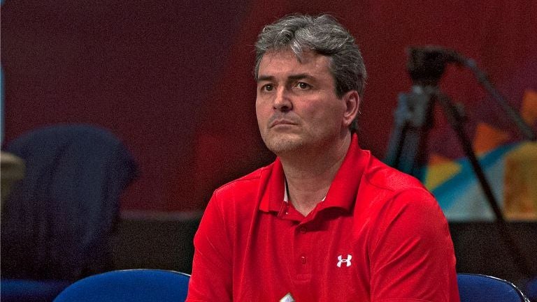 Sergio Valdeolmillos durante un partido del Tri de basquetbol