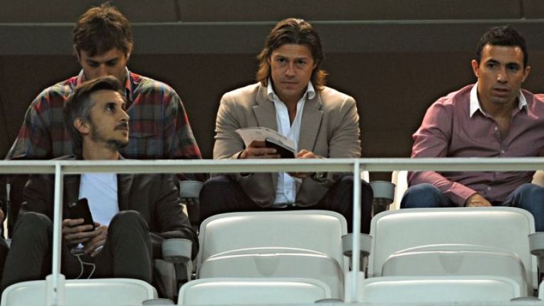 Almeyda observa el partido de las Chivas