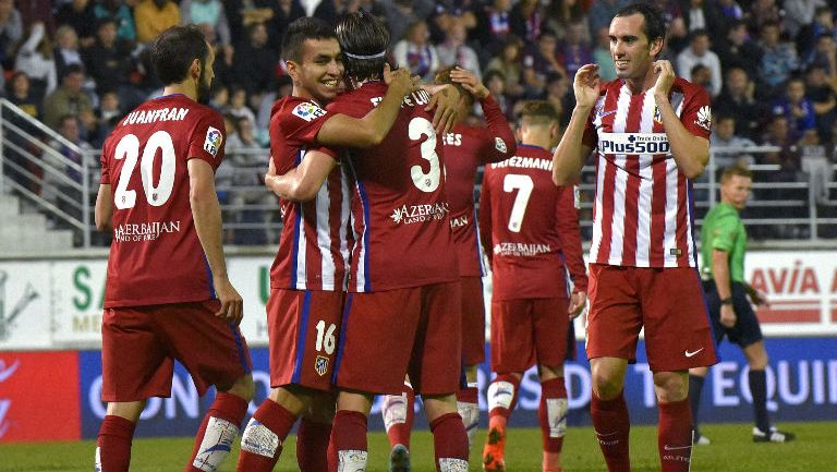 Jugadores del Atlético de Madrid festejan gol de Correa