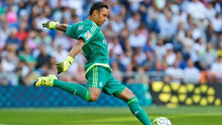 Keylor Navas realiza despeje en juego del Real Madrid 