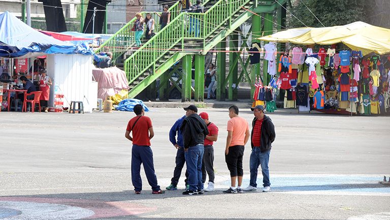 Presuntos revendedores se hacen presentes en el Azteca