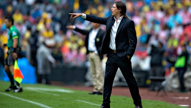 Almeyda da indicaciones en el Clásico Nacional