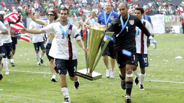 Jugadores de Estados Unidos celebran en la Final de 2007