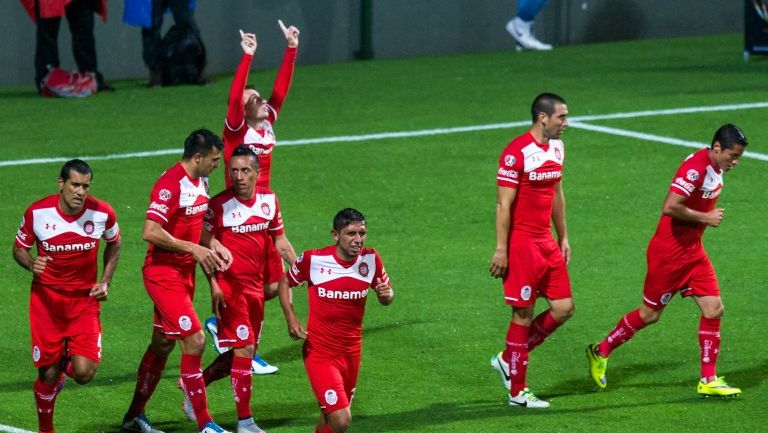 Los futbolistas de Toluca celebran un gol