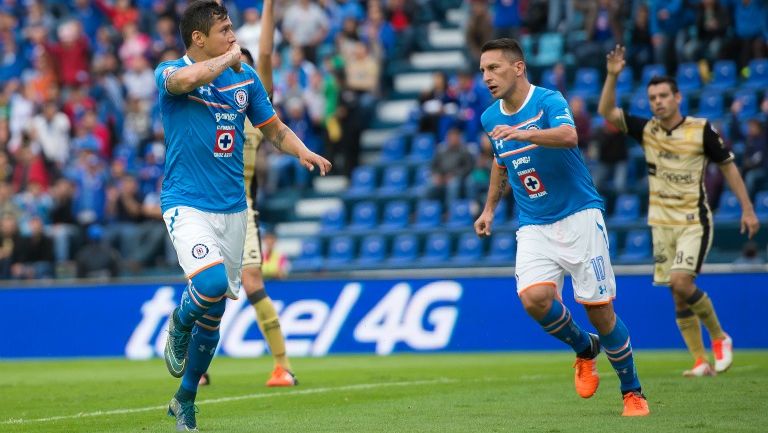 Domínguez y Giménez, en un partido con Cruz Azul