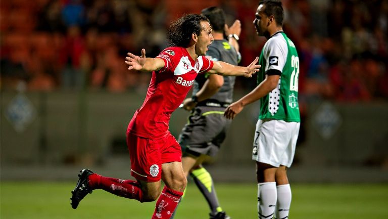 Arellano festeja su gol contra Alebrijes