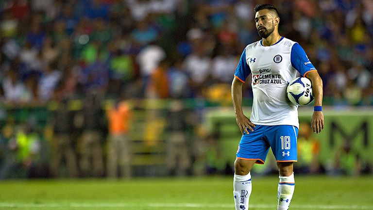 Ariel Rojas en un partido con Cruz Azul 