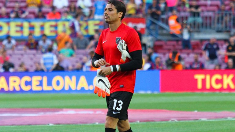 Ochoa calienta previo a un partido del Málaga