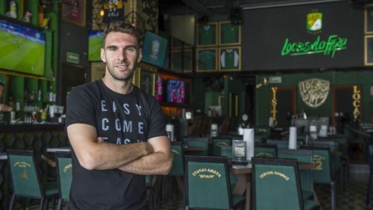 Un jersey de Boca y detalles de la Fiera iluminan el restaurante de Boselli