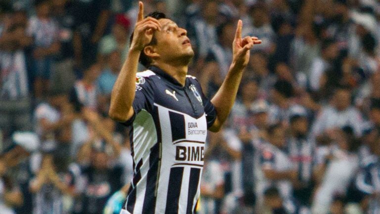 Osorio festeja un gol con Rayados