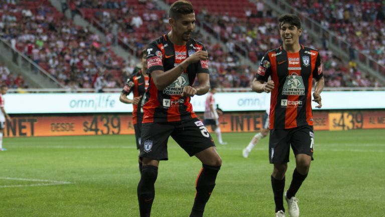 Franco Jara festeja un gol con Pachuca