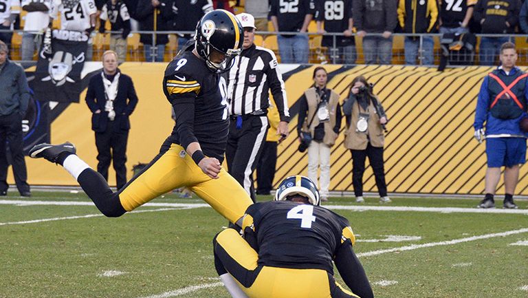 Chris Boswell patea el ovoide para conseguir el gol de campo de la victoria