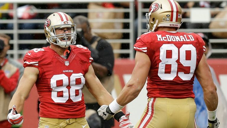 McDonald celebrando con Celek la victoria de San Francisco