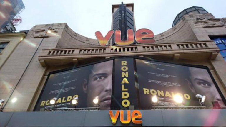 Así lucen los carteles de cine en Londres para promocionar documental de Cristiano