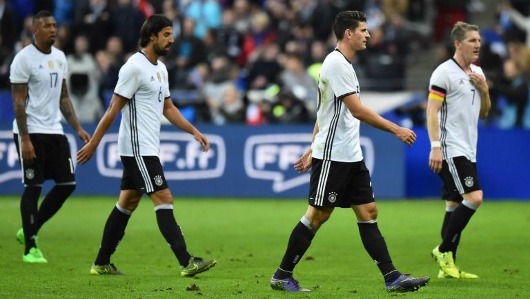 La selección alemana durante el partido con Francia