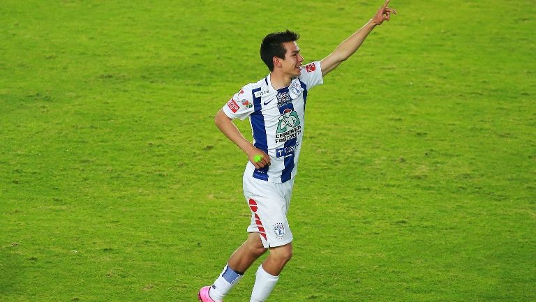 Hirving Lozano celebrando una anotación con Pachuca