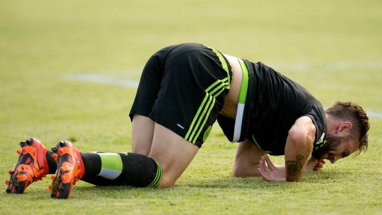 Layún yace en el empastado tras una barrida