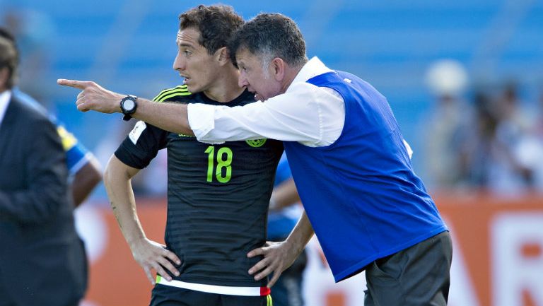 Juan Carlos Osorio da indicaciones en juego contra Honduras