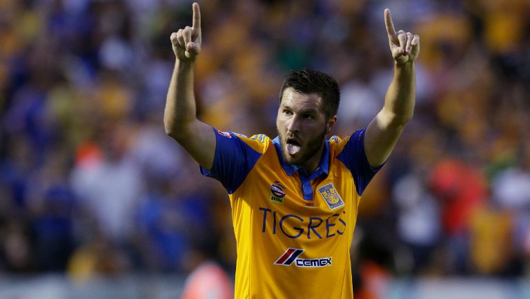 Gignac festeja tras marcar con Tigres