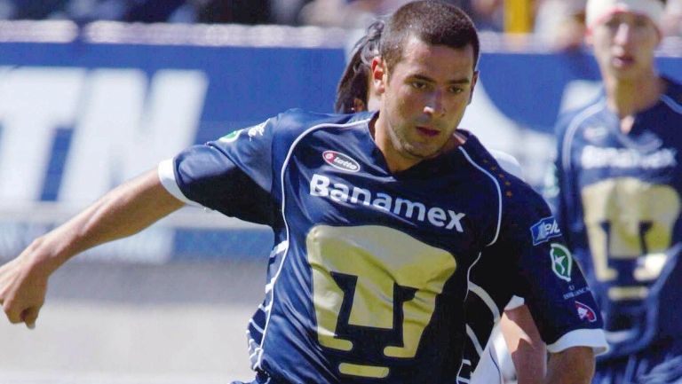 Raúl Salinas jugando con Pumas