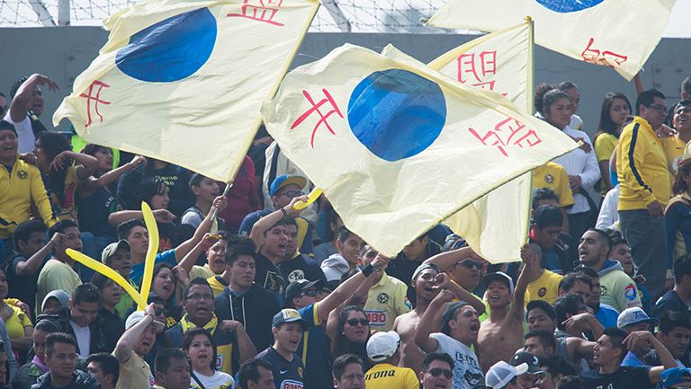 Americanistas observan el juego contra Pumas, en Semifinales