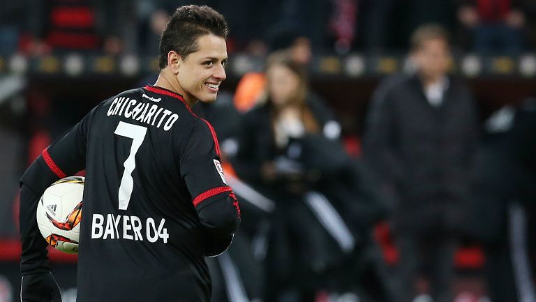 Chicharito, durante juego del Leverkusen 