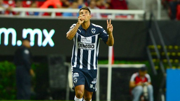 Edwin Cardona celebra un gol con el Monterrey