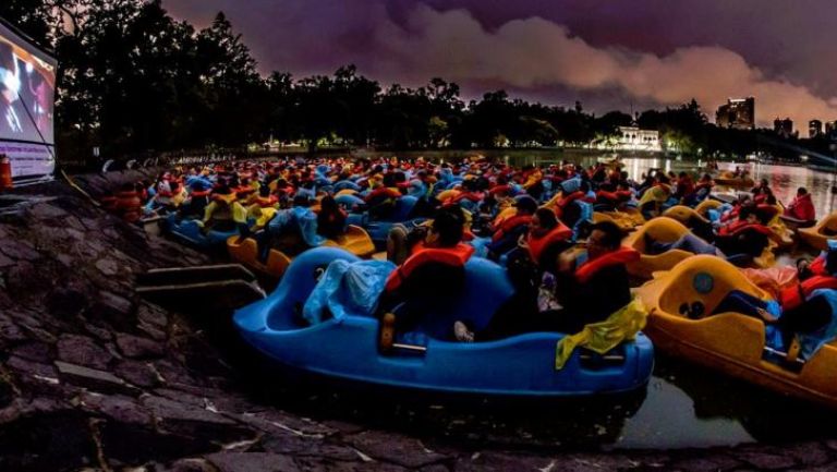 Así se aprecia el cine en el lago de Chapultepec