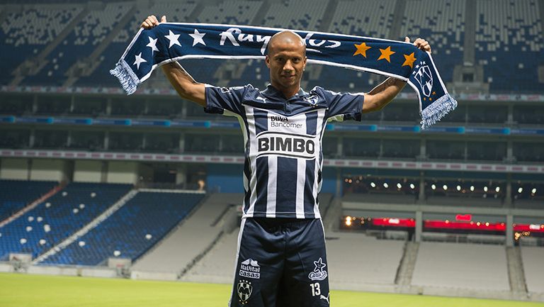 Carlos Sánchez en su presentación con Monterrey