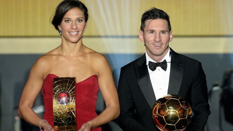 Messi y Lloyd muestran sus trofeos